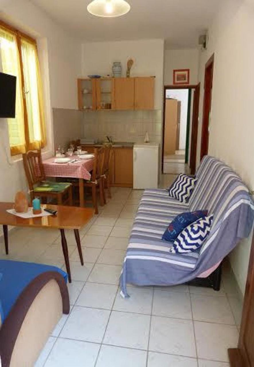 Holiday Home Villa Jadran - 10 M From Beach Preko Exterior foto